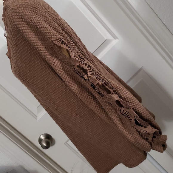 Andthewhy Waffle Knit Lace Top - Picture 4 of 9